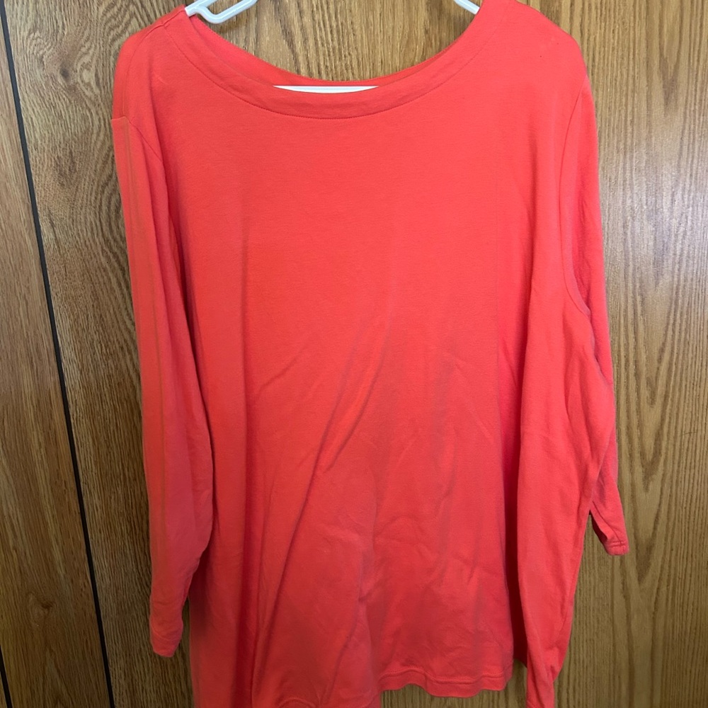I want to say it’s an orange in color size 3x 3/4 sleeves